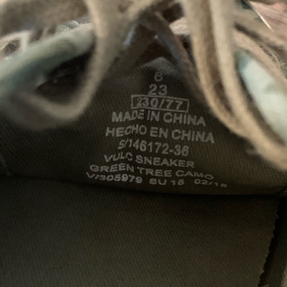 Old Navy size 6 Green Tree Camo Shoes - Picture 6 of 8